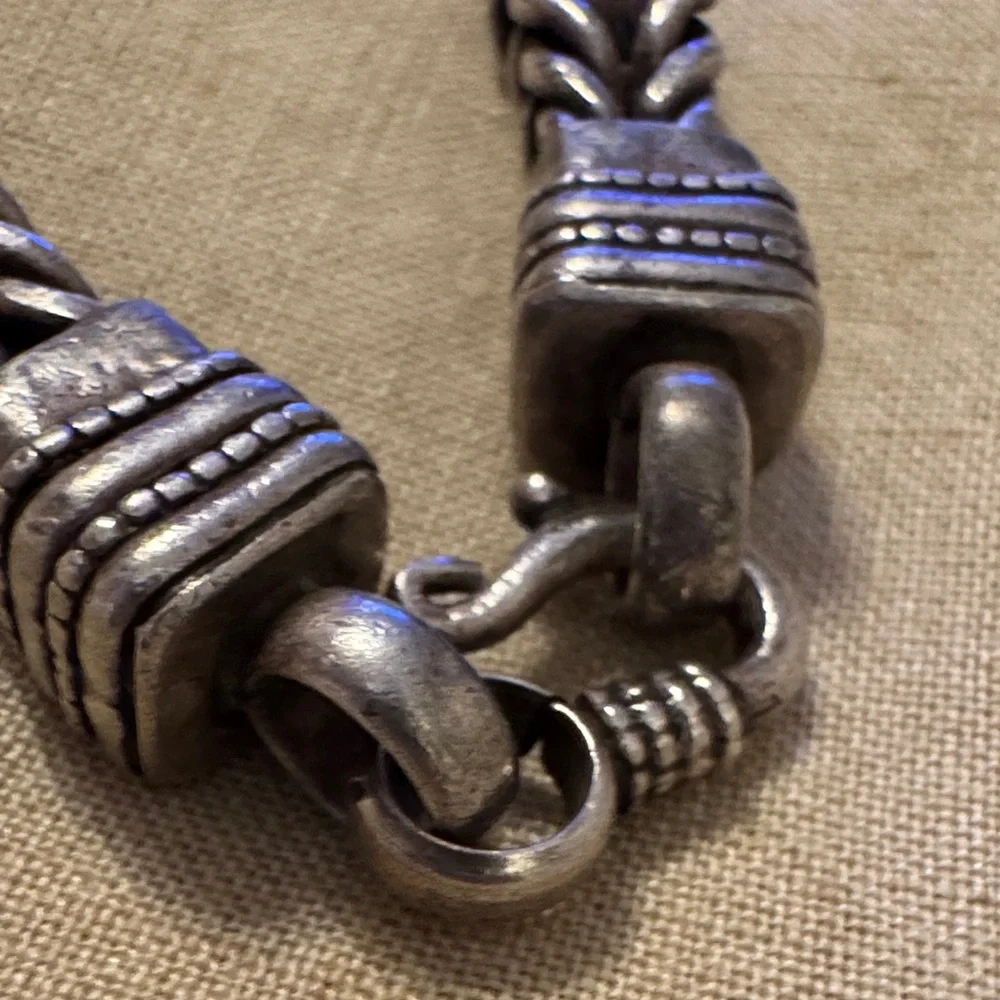 Elegant Silver Women's Bracelet - Picture 9 of 12